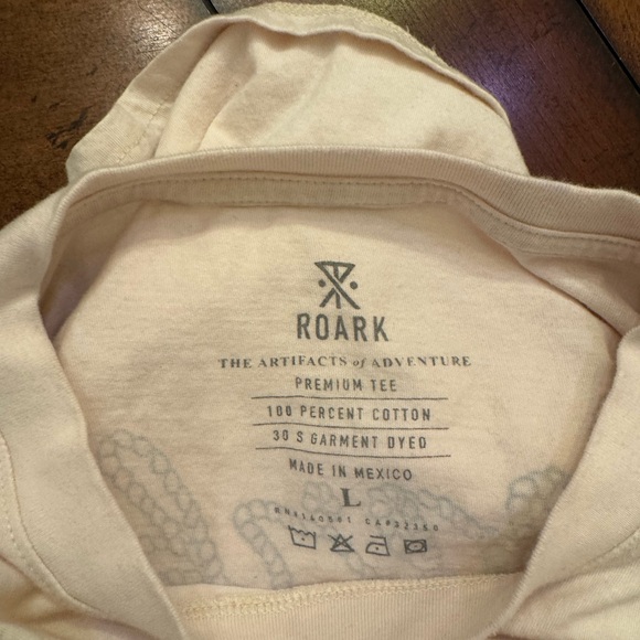 Roark White Size Large Long Sleeved T-Shirt - Picture 5 of 5